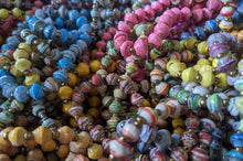 Lade das Bild in den Galerie-Viewer, Recycling-Perlenarmband „Mitsou“ – afrikanischer Stil