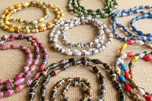 Load image into Gallery viewer, Perlenketten und Armbänder aus Papierperlen Schmuck in verschiedenen Farben Pearls of Africa