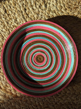 Lade das Bild in den Galerie-Viewer, Funky Teller aus Papier