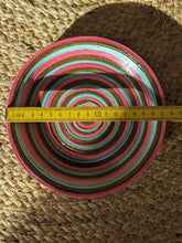 Lade das Bild in den Galerie-Viewer, Funky Teller aus Papier