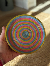 Lade das Bild in den Galerie-Viewer, Funky Teller aus Papier