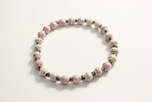 Lade das Bild in den Galerie-Viewer, Papierperlenarmband Mitsou in Weiss von Pearls of Africa