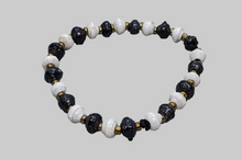 Lade das Bild in den Galerie-Viewer, Papierperlenarmband „Mitsou“ – Schwarz-Weiß minimalistisch