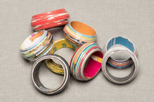 Lade das Bild in den Galerie-Viewer, Mehrere Armreifen Miriam Makeba