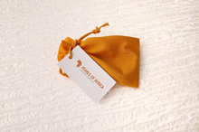 Lade das Bild in den Galerie-Viewer, Glasperlenarmband „Maiduguri Men“ – Herren & Fair Trade Schmuck