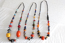 Lade das Bild in den Galerie-Viewer, Bunte Glasperlenkette "Maiduguri Long"