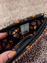 Lade das Bild in den Galerie-Viewer, Handgemachte Handtaschen aus Papierperlen "Africa"