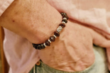 Lade das Bild in den Galerie-Viewer, Herrenarmband „LEO“ – Schwarz-Braun & maskulin