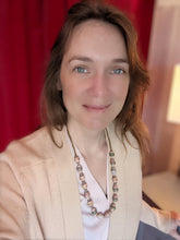 Lade das Bild in den Galerie-Viewer, Zeitlose, schicke Kette mit recycelten Papierperlen "Hellen"