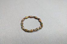 Lade das Bild in den Galerie-Viewer, Kinderarmband aus Papierperlen Bunt Pearls of Africa