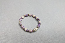 Lade das Bild in den Galerie-Viewer, Kinderarmband aus Papierperlen Lila Pearls of Africa