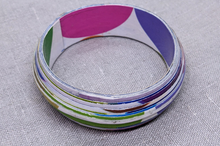 Lade das Bild in den Galerie-Viewer, Armreif „Little Miriam Makeba“ – Recyclingpapier & Statement