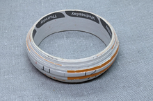 Lade das Bild in den Galerie-Viewer, Armreif „Little Miriam Makeba“ – Recyclingpapier & Statement