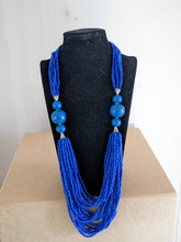 Lade das Bild in den Galerie-Viewer, Opulente Halskette aus afrikanischen Glasperlen
