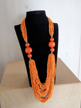 Lade das Bild in den Galerie-Viewer, Opulente Halskette aus afrikanischen Glasperlen