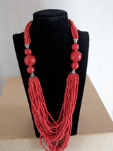 Lade das Bild in den Galerie-Viewer, Opulente Halskette aus afrikanischen Glasperlen