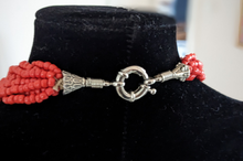 Lade das Bild in den Galerie-Viewer, Opulente Halskette aus afrikanischen Glasperlen