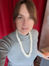 Lade das Bild in den Galerie-Viewer, Glamouröse Perlenkette "Mokolo" in Schwarz/Weiss