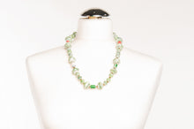 Lade das Bild in den Galerie-Viewer, Kurze Perlenkette mit großen und kleinen Papierperlen "Muzungo Short"