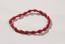 Lade das Bild in den Galerie-Viewer, Pinkes schmales Armband Acholi aus kleinen Papierperlen