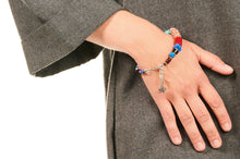 Lade das Bild in den Galerie-Viewer, Perlenarmband mit Schickem Verschluss Maiduguri auf Handgelenk