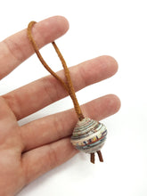 Lade das Bild in den Galerie-Viewer, Süßer Perlenanhänger aus 1 Papierperle "One Pearl"