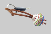 Lade das Bild in den Galerie-Viewer, Schlüsselanhänger „One Pearl“ – süßer Perlenanhänger, handgemacht & fair