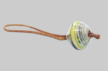 Lade das Bild in den Galerie-Viewer, Schlüsselanhänger „One Pearl“ – süßer Perlenanhänger, handgemacht & fair