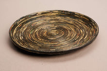 Lade das Bild in den Galerie-Viewer, Dekotablett Kampala L aus Recyclingpapier in Schwarz auf grauem Hintergrund