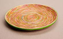 Lade das Bild in den Galerie-Viewer, Dekotablett Kampala L aus Recyclingpapier in Hellbunt auf grauem Hintergrund