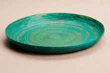 Lade das Bild in den Galerie-Viewer, Dekotablett Kampala L aus Recyclingpapier in Petrol auf grauem Hintergrund