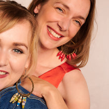 Lade das Bild in den Galerie-Viewer, Kreolenohrringe mit Papierperlen "Happy Madiba"