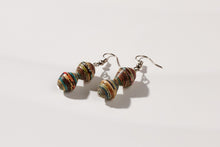 Lade das Bild in den Galerie-Viewer, Ohrringe mit zwei oder drei Papierperlen "Happy Africa"