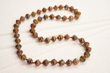 Lade das Bild in den Galerie-Viewer, Lange Kette mit Papierperlen "Acholi Coco"