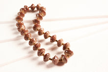 Lade das Bild in den Galerie-Viewer, Papierperlenkette "Acholi Shorty"