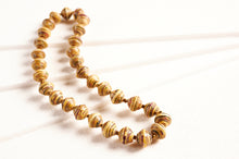 Lade das Bild in den Galerie-Viewer, Papierperlenkette "Acholi Shorty"