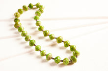 Lade das Bild in den Galerie-Viewer, Papierperlenkette "Acholi Shorty"