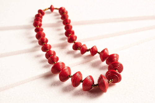Elegante Perlenkette Jarara aus Papierperlen in Rot