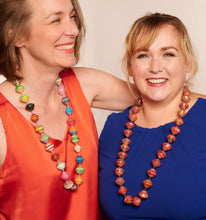 Lade das Bild in den Galerie-Viewer, Lange Kette mit großen Papierperlen "Katogo Flower"