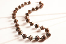 Lade das Bild in den Galerie-Viewer, Lange Kette mit großen Papierperlen "Katogo Flower"