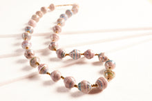 Lade das Bild in den Galerie-Viewer, Lange Kette mit großen Papierperlen "Katogo Flower"