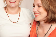 Lade das Bild in den Galerie-Viewer, Filigrane Halskette mit Papierperlen "La Petite Malaika" (Für Kinder geeignet)