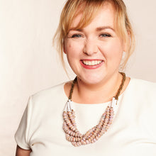 Lade das Bild in den Galerie-Viewer, Stylische Perlenkette mit Papierperlen "Little Sister Act"