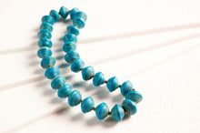 Lade das Bild in den Galerie-Viewer, Kurze Kette mit Papierperlen "Mara"