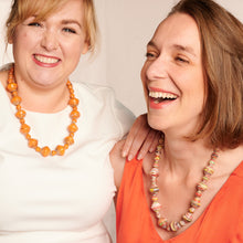 Lade das Bild in den Galerie-Viewer, Halskette mit großen und kleinen Papierperlen "Massai"