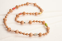 Lade das Bild in den Galerie-Viewer, Lange Perlenkette mit großen und kleinen Papierperlen "Muzungo Long"