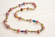 Lade das Bild in den Galerie-Viewer, Lange Perlenkette mit großen und kleinen Papierperlen "Muzungo Long"