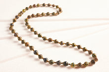 Lade das Bild in den Galerie-Viewer, Schicke, lange Kette aus Papierperlen "Saint Tropez"