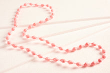 Lade das Bild in den Galerie-Viewer, Schicke, lange Kette aus Papierperlen "Saint Tropez"