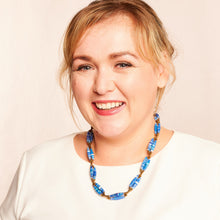 Lade das Bild in den Galerie-Viewer, Kurze Halskette mit länglichen Papierperlen in Bündeln "Senta"